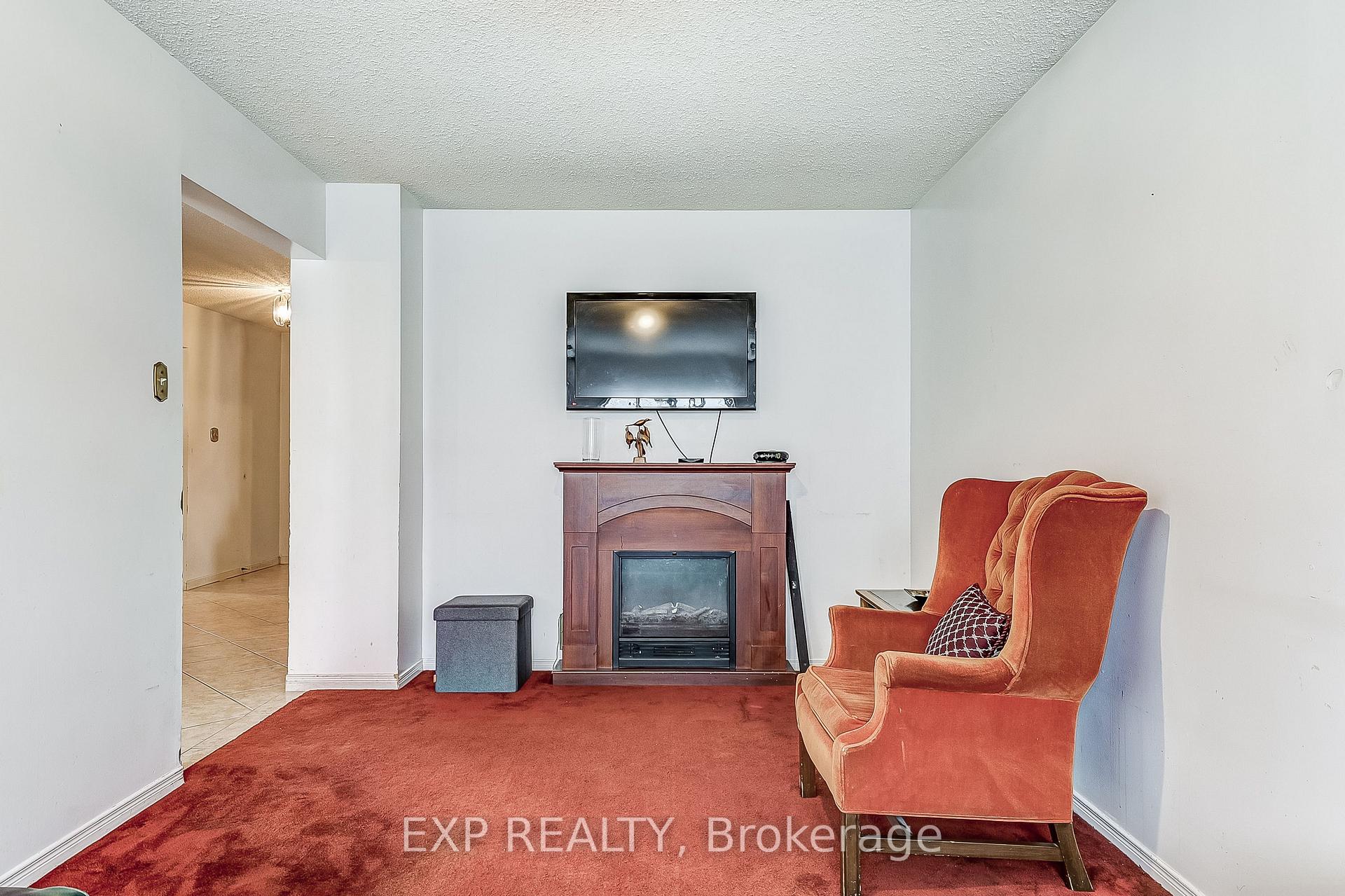 Photo 13 of 19 Blackburn Crescent, Ajax, Central — HOMEH