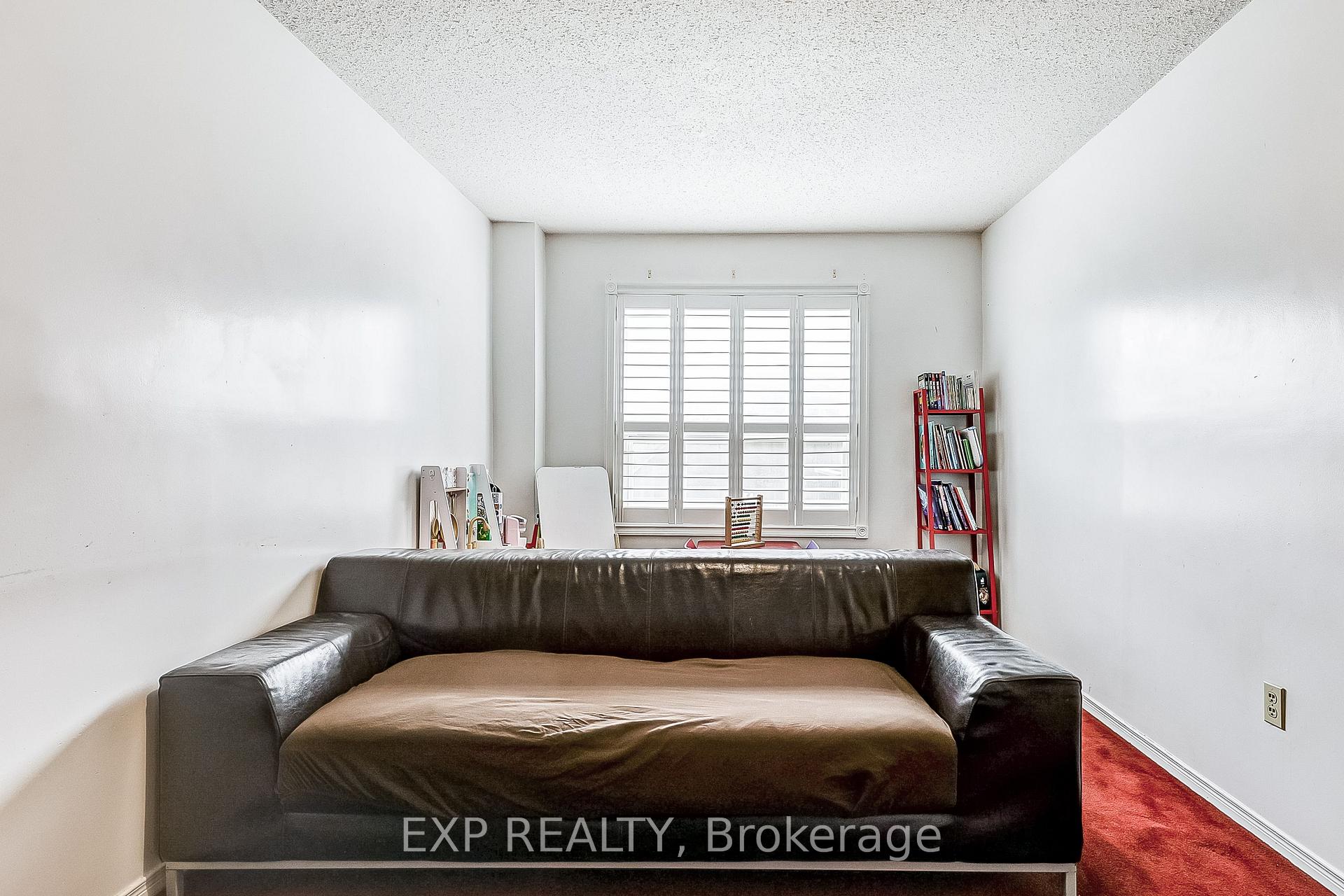 Photo 14 of 19 Blackburn Crescent, Ajax, Central — HOMEH