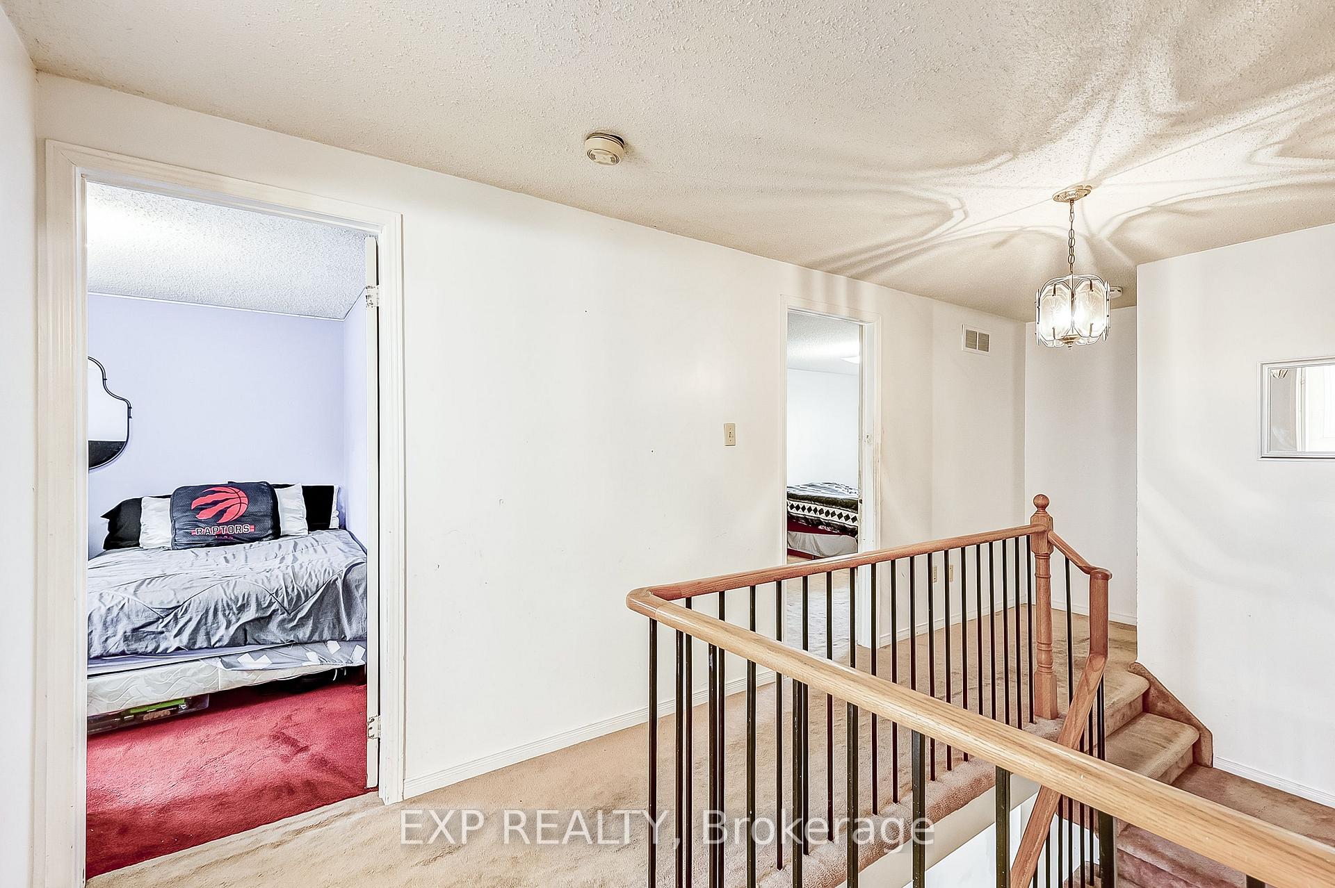 Photo 15 of 19 Blackburn Crescent, Ajax, Central — HOMEH