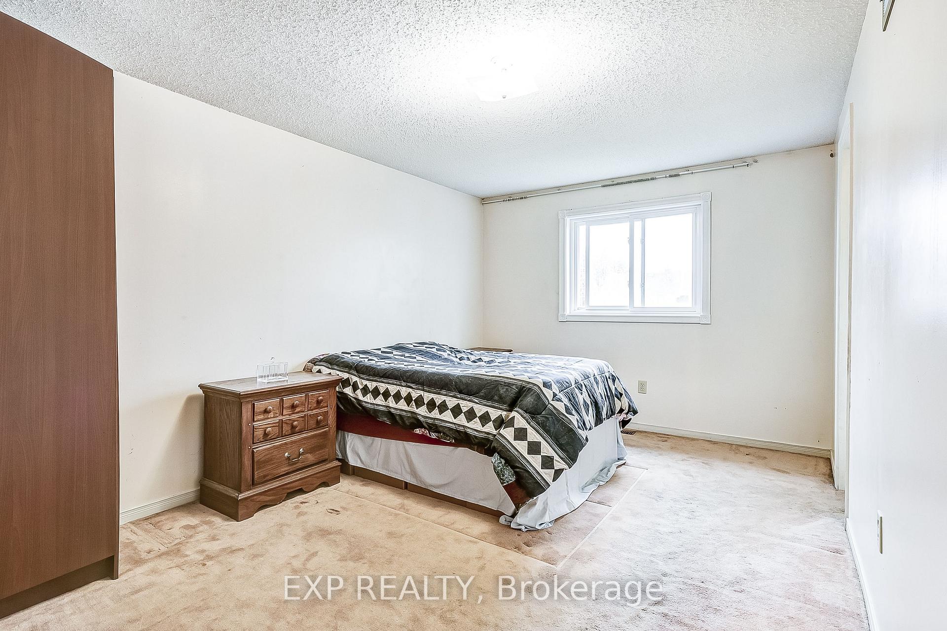 Photo 16 of 19 Blackburn Crescent, Ajax, Central — HOMEH
