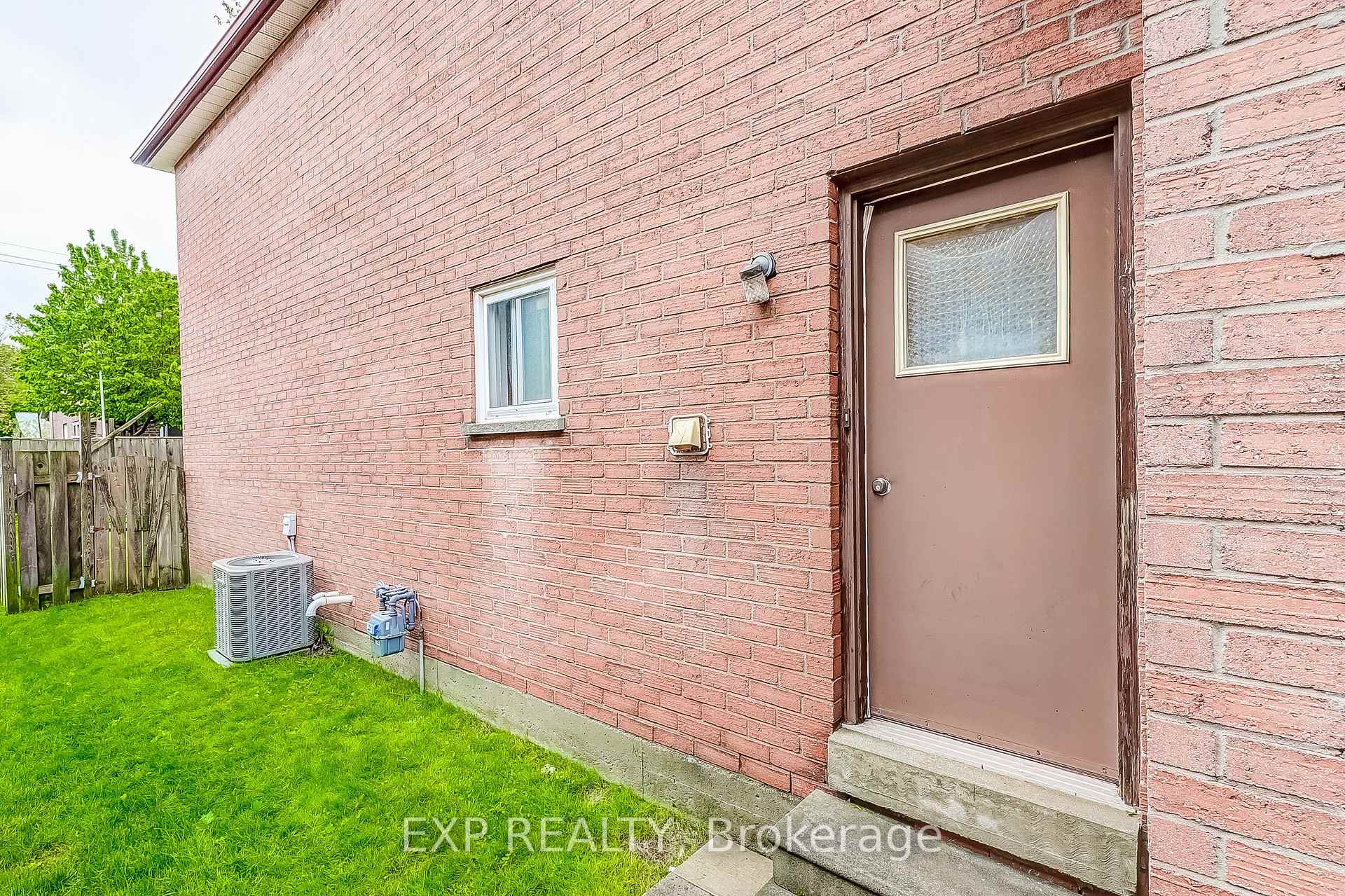 Photo 22 of 19 Blackburn Crescent, Ajax, Central — HOMEH