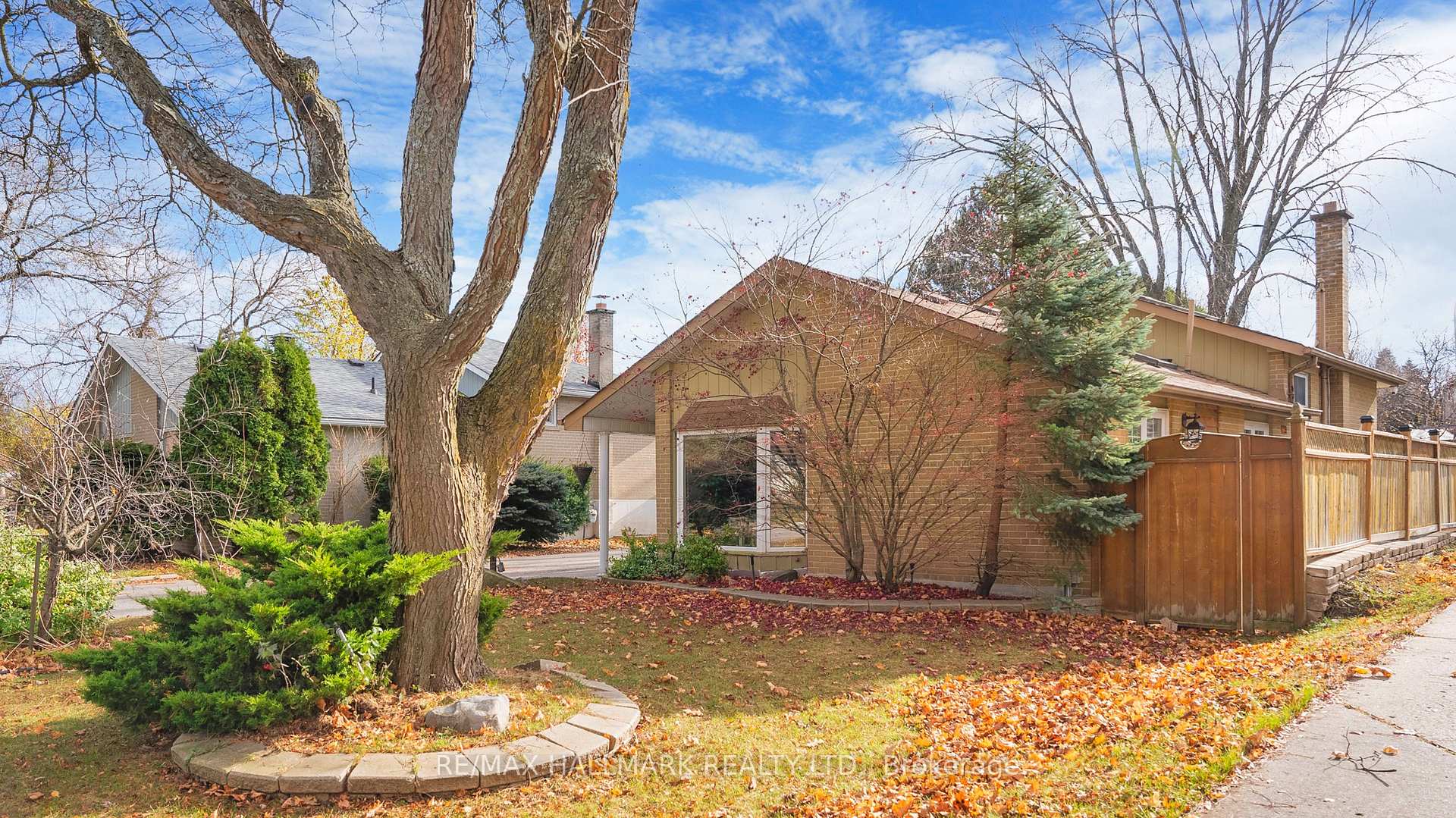 Photo 2 of 57 Richardson Drive, Aurora, Aurora Highlands — HOMEH