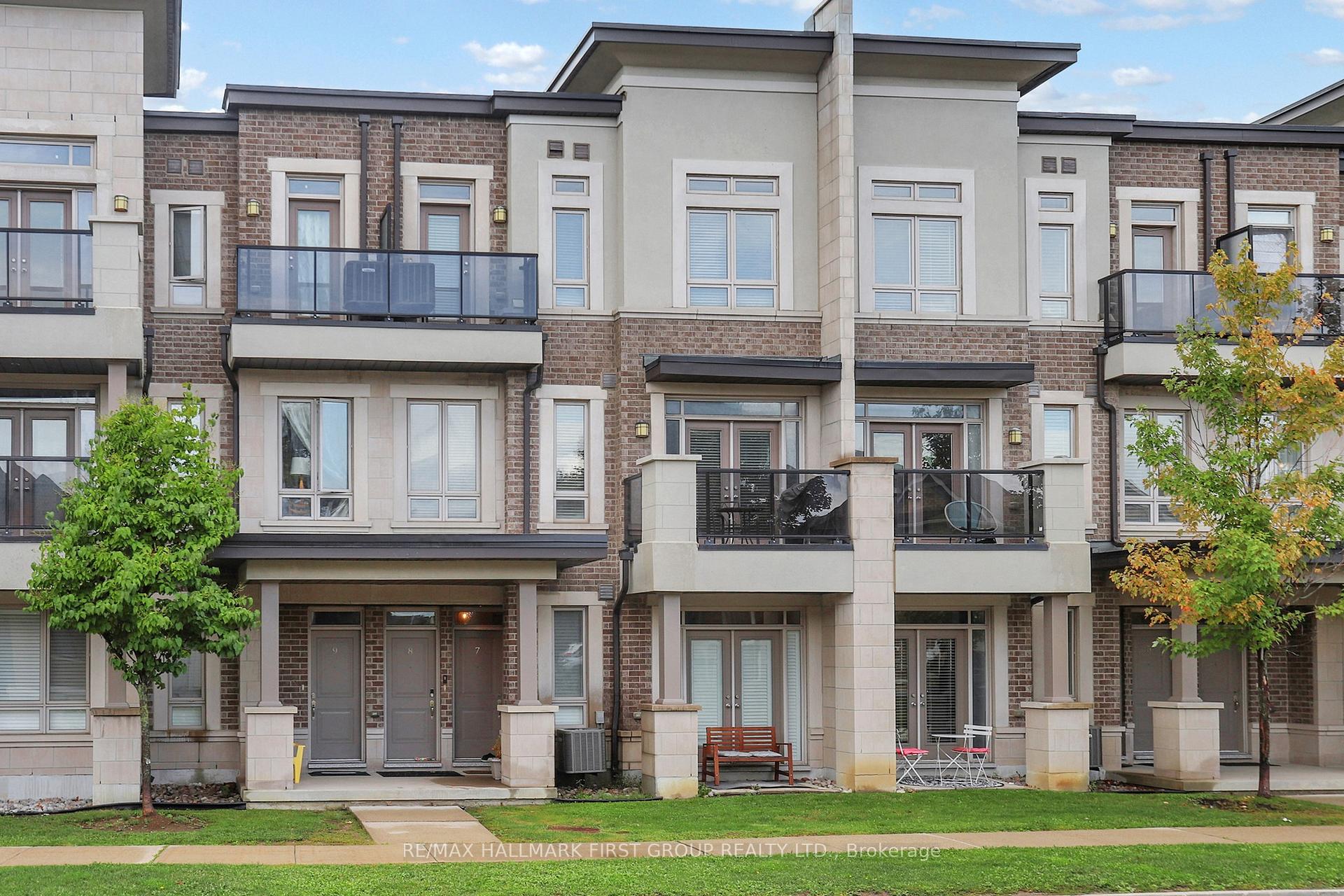 Front of Unit 7, 125 Kayla Crescent