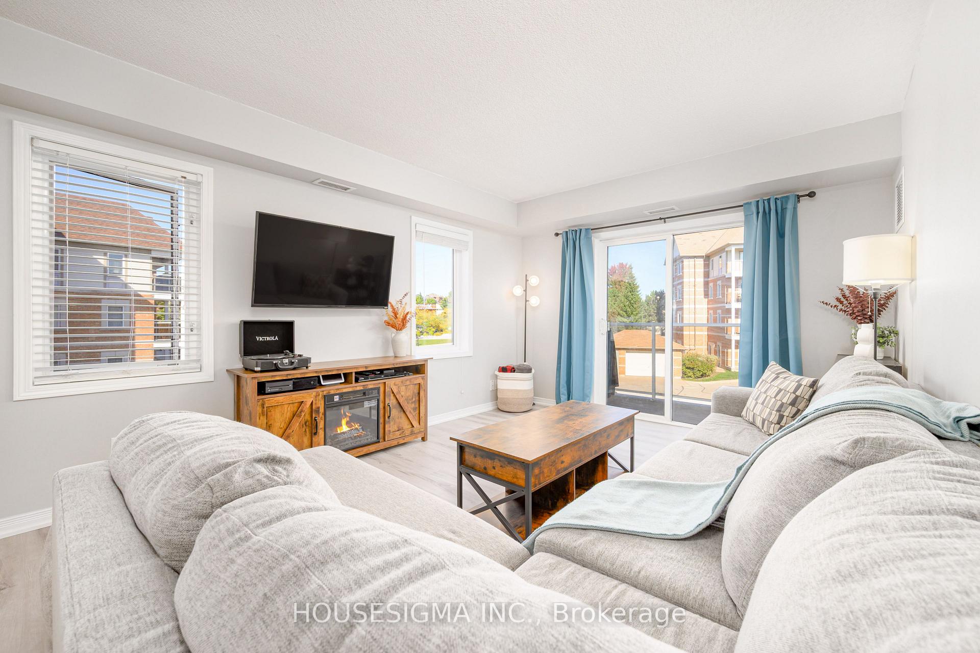 Photo 1 of Unit 206, 136 Aspen Springs Drive, Clarington, Bowmanville — HOMEH