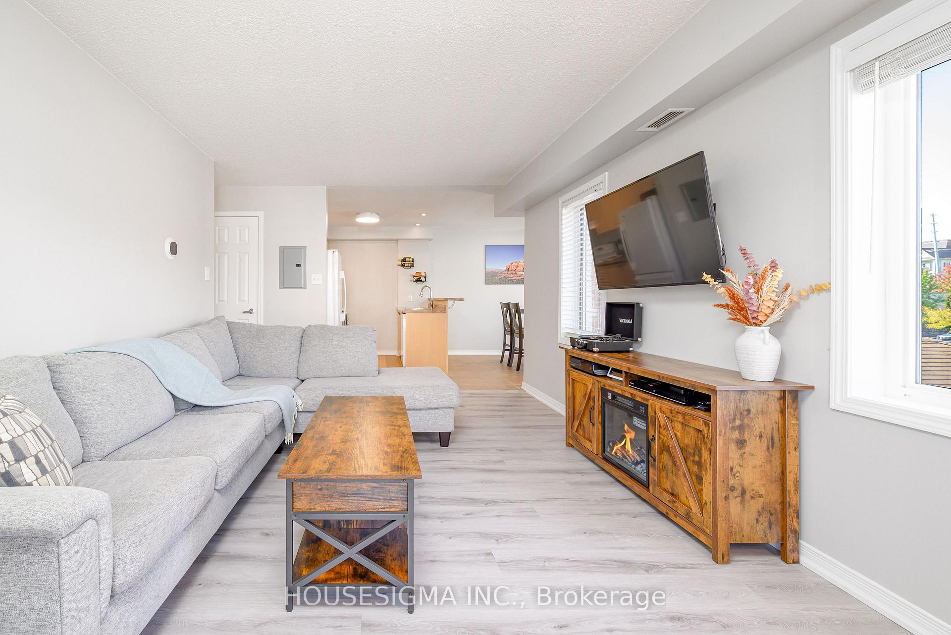Photo 2 of Unit 206, 136 Aspen Springs Drive, Clarington, Bowmanville — HOMEH