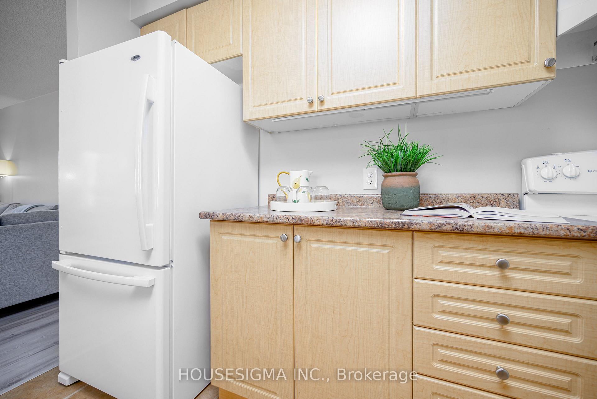 Photo 7 of Unit 206, 136 Aspen Springs Drive, Clarington, Bowmanville — HOMEH