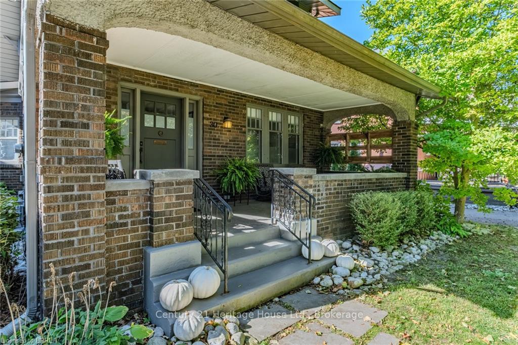 Photo 3 of 30 Banfield Street, Brant, Paris — HOMEH