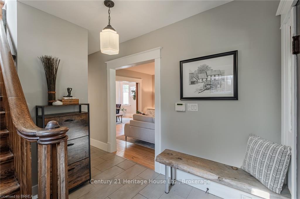 Photo 7 of 30 Banfield Street, Brant, Paris — HOMEH