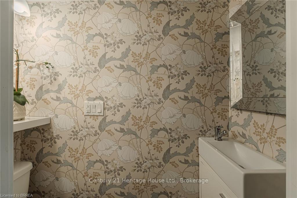 Photo 20 of 30 Banfield Street, Brant, Paris — HOMEH