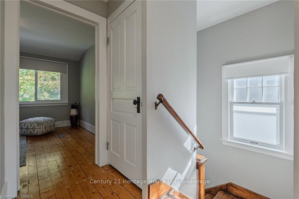 Photo 22 of 30 Banfield Street, Brant, Paris — HOMEH