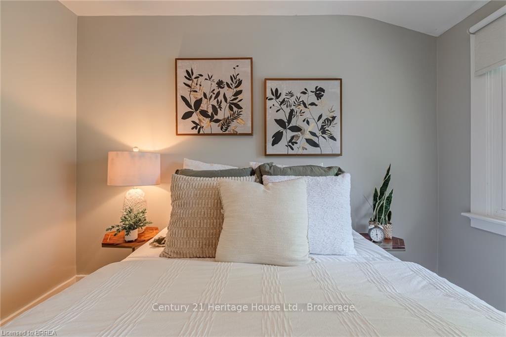 Photo 24 of 30 Banfield Street, Brant, Paris — HOMEH