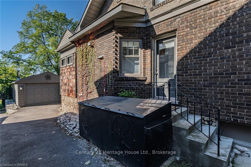 Photo 43 of 30 Banfield Street, Brant, Paris — HOMEH