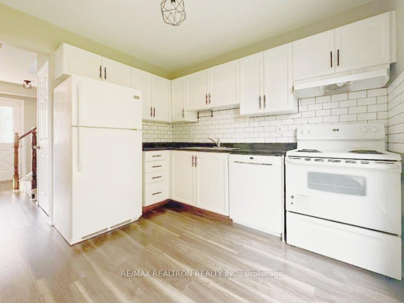 Photo 4 of 39 Copeman Crescent, Barrie, Painswick North — HOMEH