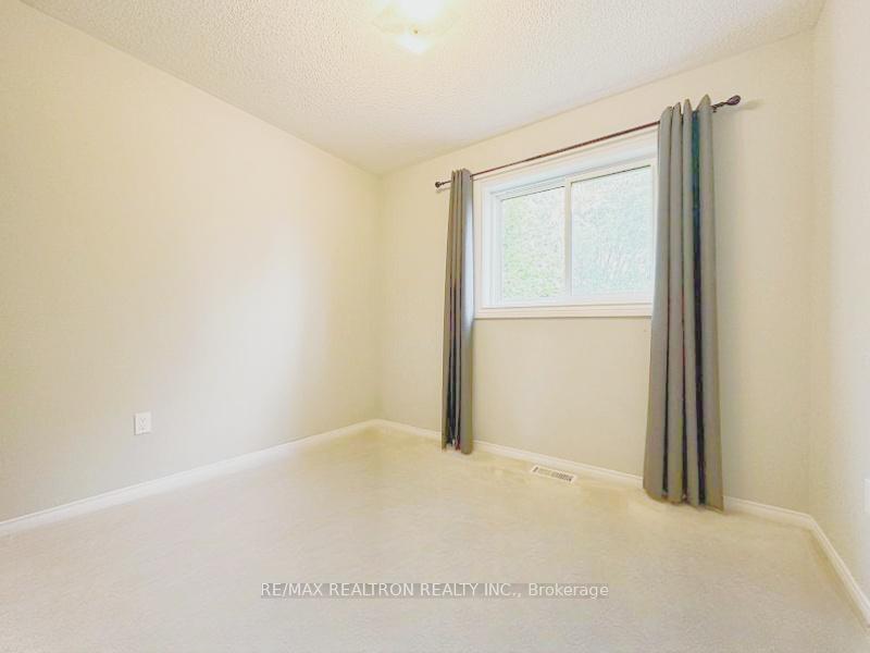 Photo 7 of 39 Copeman Crescent, Barrie, Painswick North — HOMEH