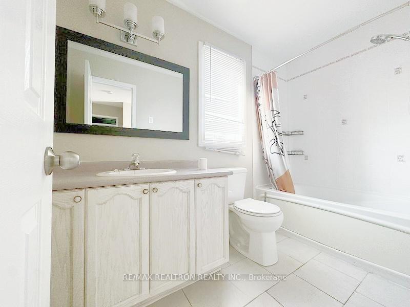 Photo 8 of 39 Copeman Crescent, Barrie, Painswick North — HOMEH