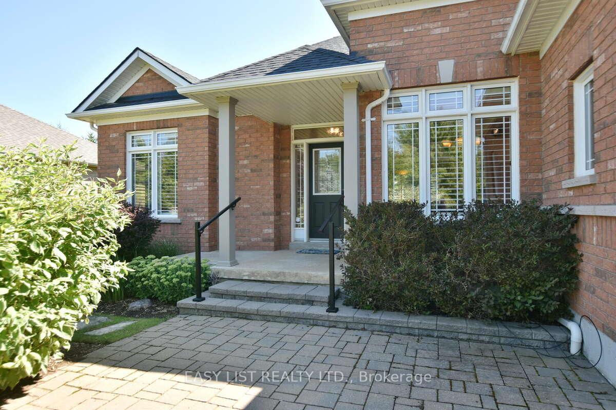 Photo 2 of 68 Kells Crescent, Collingwood — HOMEH