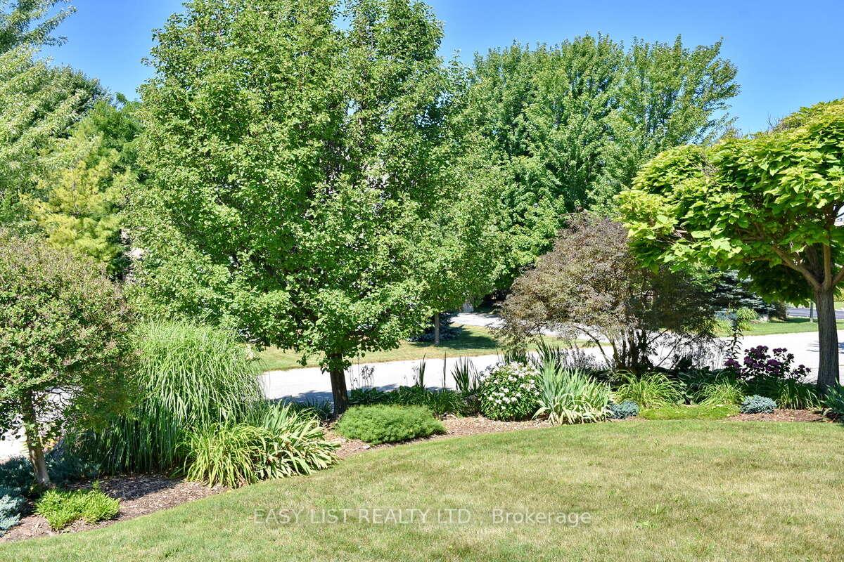 Photo 3 of 68 Kells Crescent, Collingwood — HOMEH