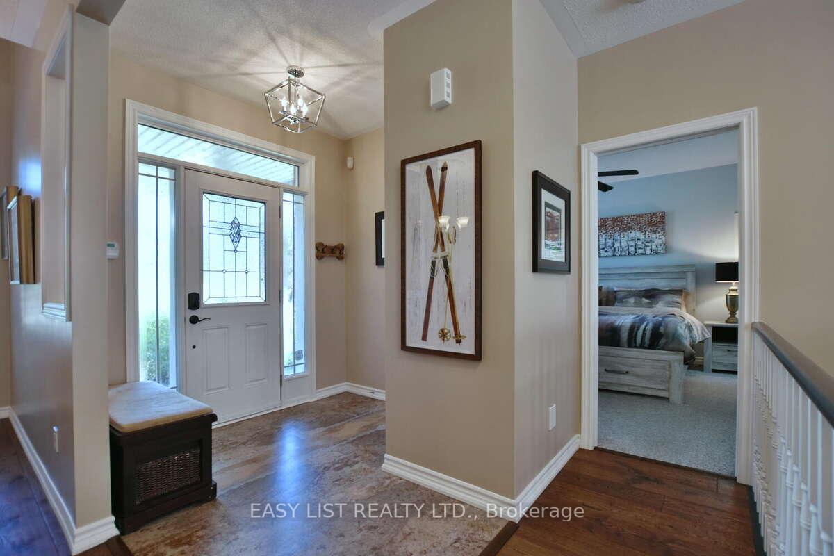 Photo 4 of 68 Kells Crescent, Collingwood — HOMEH