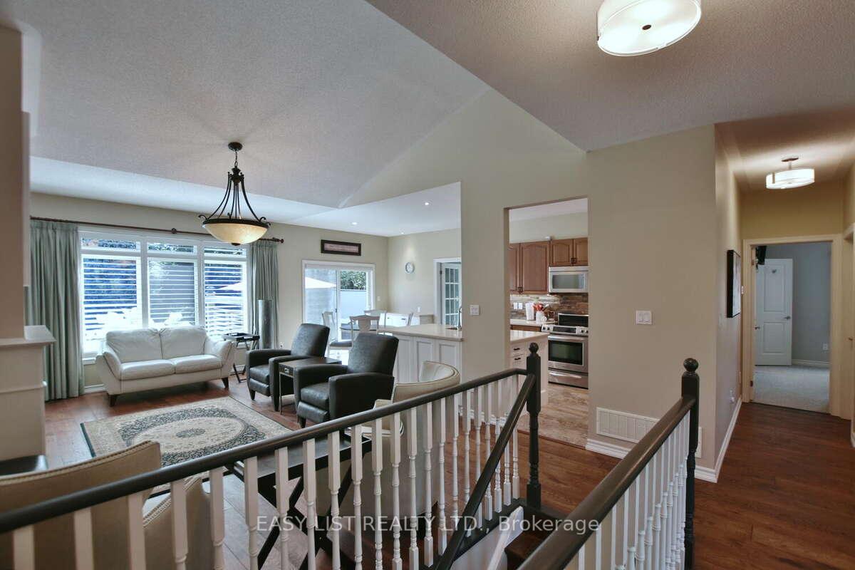 Photo 7 of 68 Kells Crescent, Collingwood — HOMEH