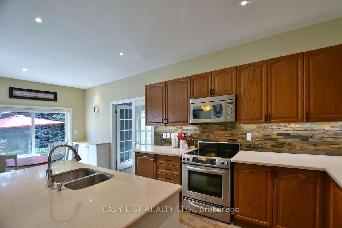 Photo 8 of 68 Kells Crescent, Collingwood — HOMEH