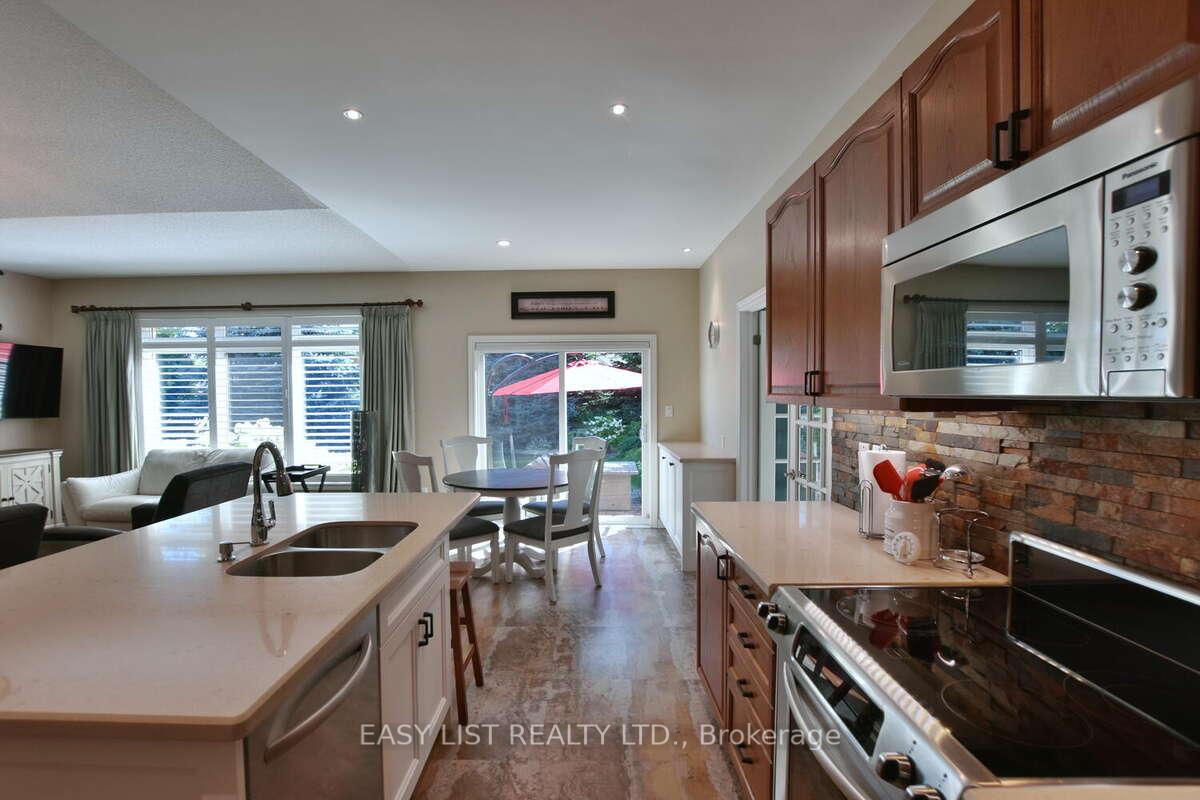 Photo 9 of 68 Kells Crescent, Collingwood — HOMEH