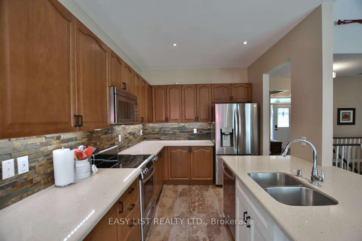Photo 10 of 68 Kells Crescent, Collingwood — HOMEH