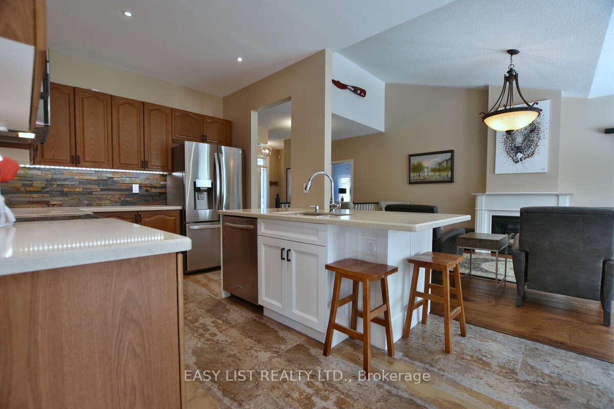 Photo 11 of 68 Kells Crescent, Collingwood — HOMEH