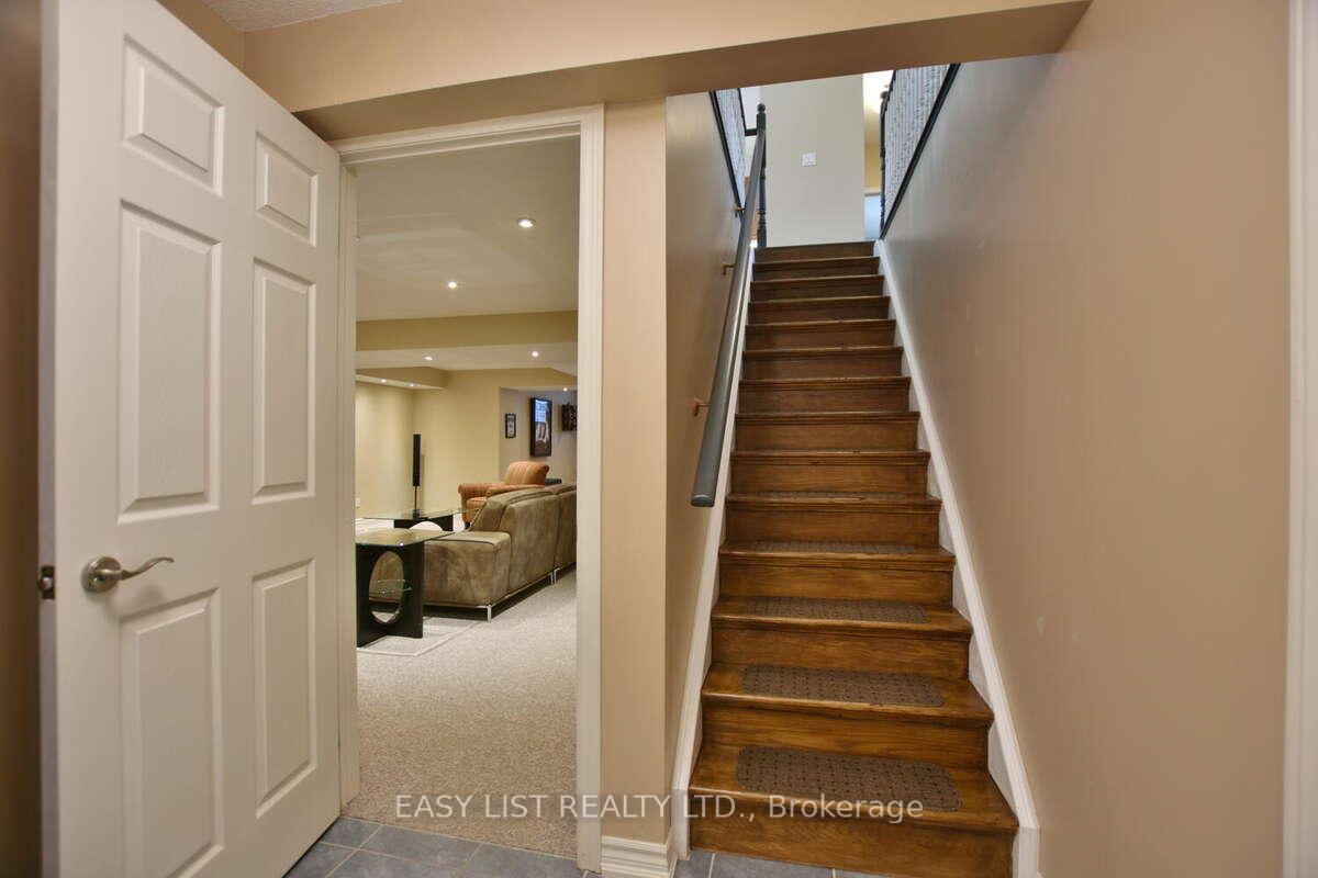 Photo 24 of 68 Kells Crescent, Collingwood — HOMEH