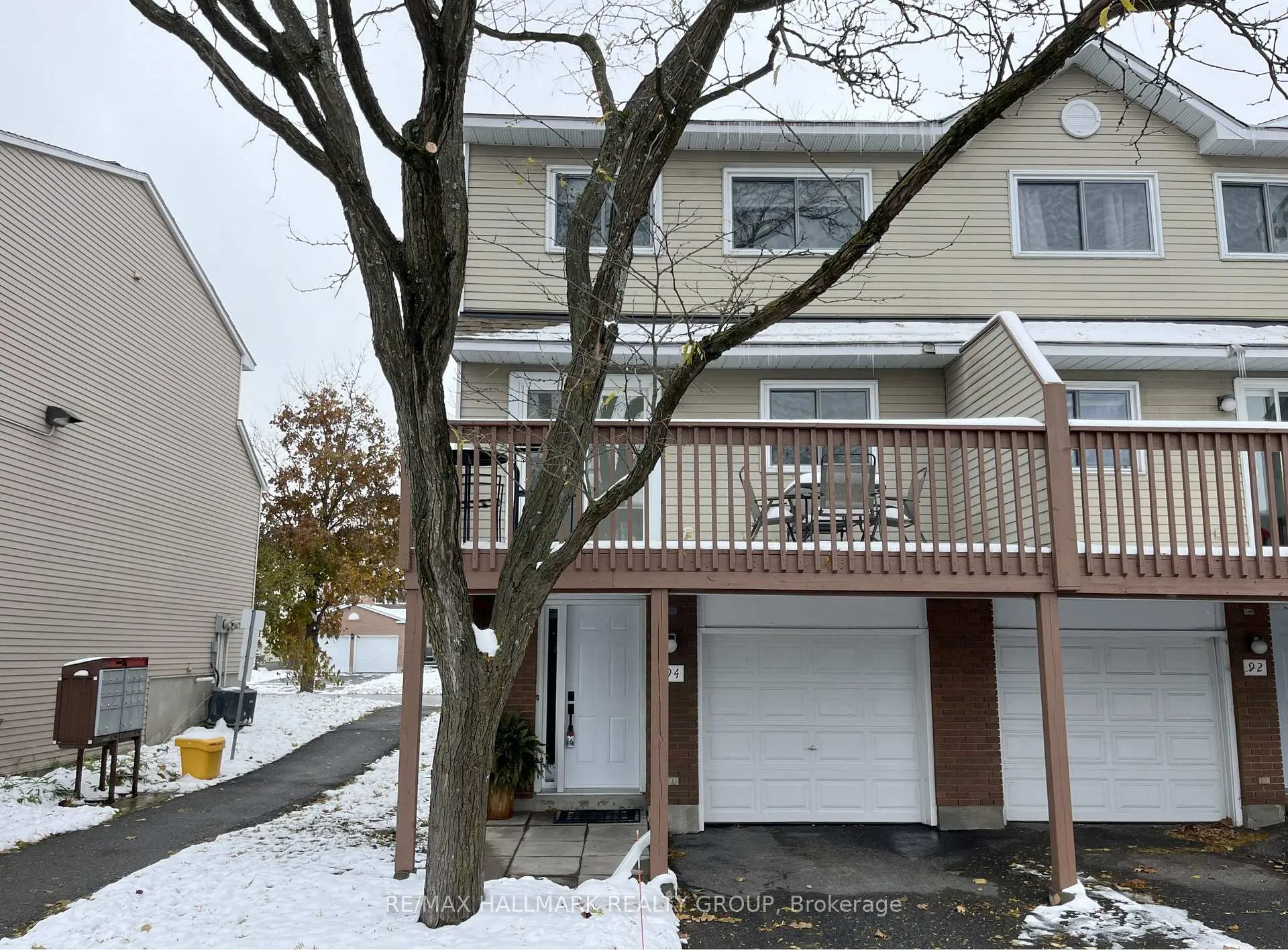 Photo 2 of Unit 11, 94 Esterlawn Private, Ottawa, McKellar Heights/Glabar Park — HOMEH