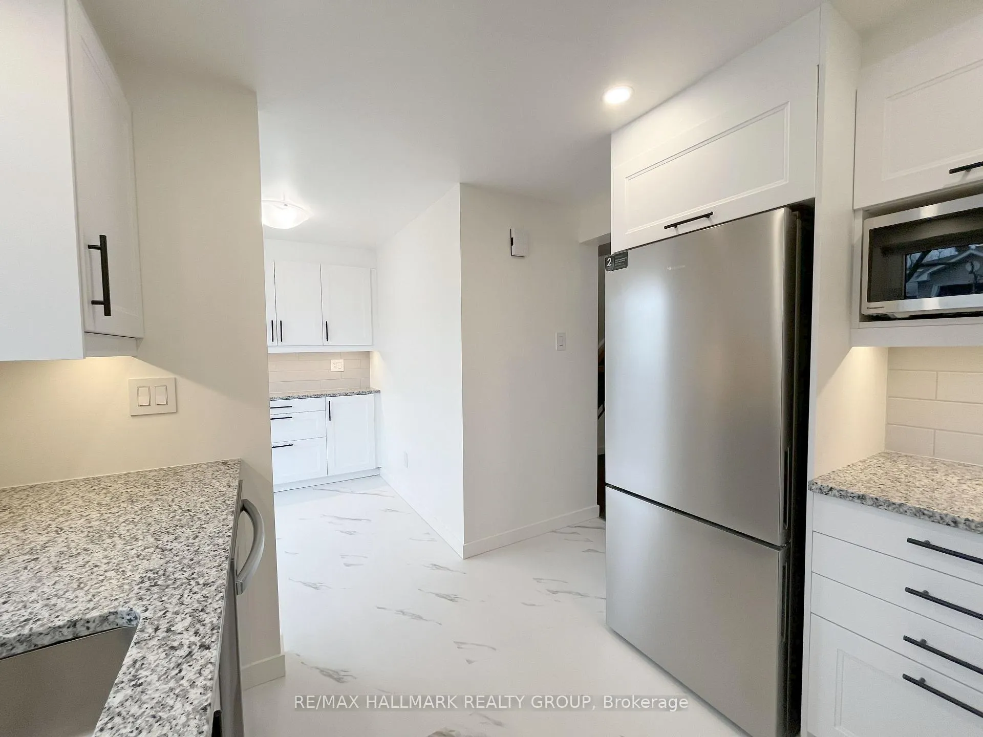 Photo 9 of Unit 11, 94 Esterlawn Private, Ottawa, McKellar Heights/Glabar Park — HOMEH