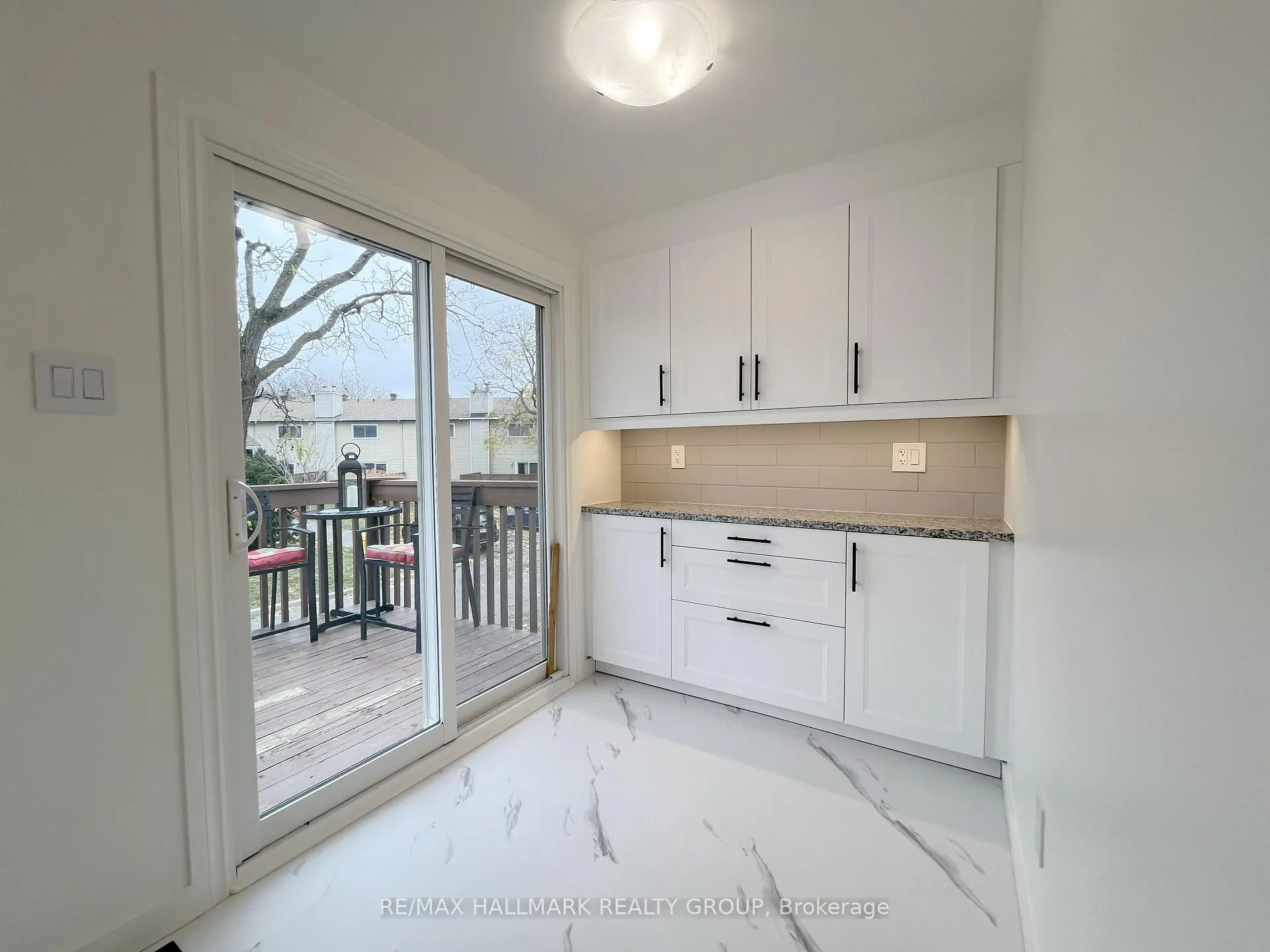 Photo 12 of Unit 11, 94 Esterlawn Private, Ottawa, McKellar Heights/Glabar Park — HOMEH