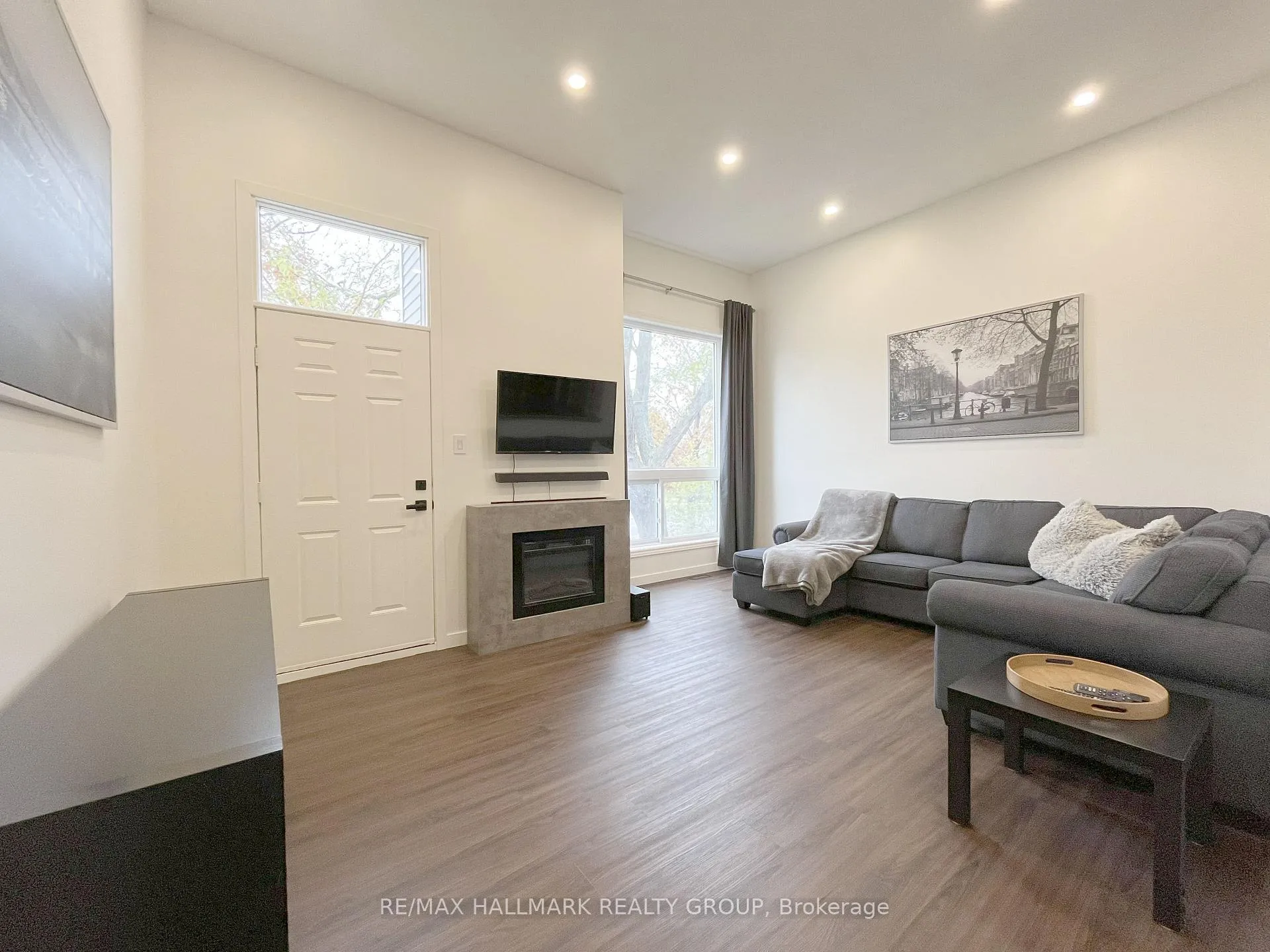 Photo 17 of Unit 11, 94 Esterlawn Private, Ottawa, McKellar Heights/Glabar Park — HOMEH