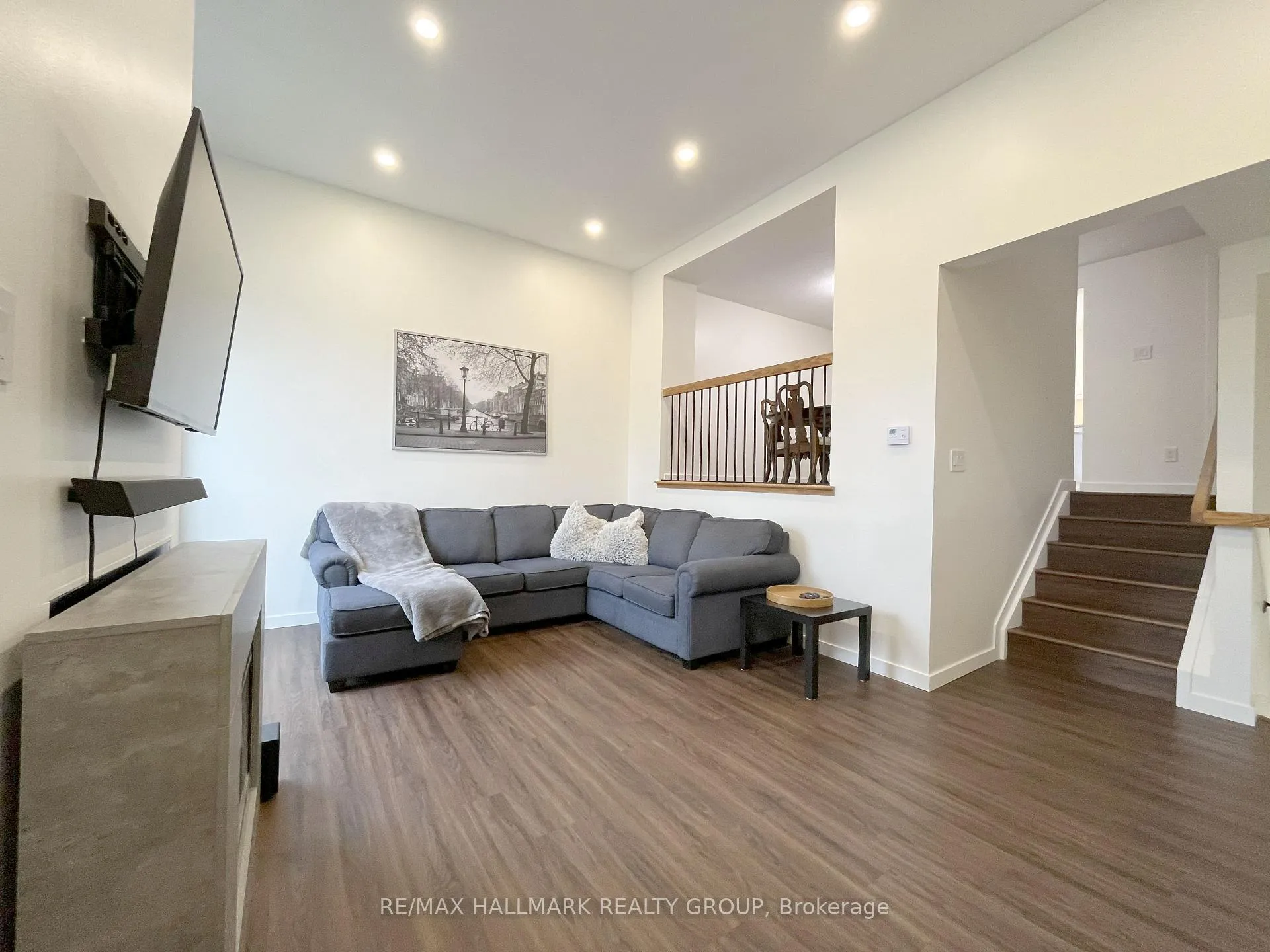 Photo 18 of Unit 11, 94 Esterlawn Private, Ottawa, McKellar Heights/Glabar Park — HOMEH