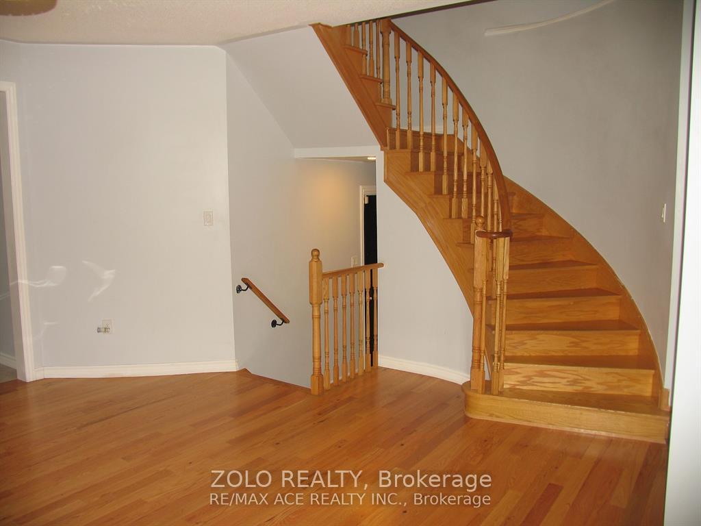 Photo 3 of 267 Lyle Drive, Clarington, Bowmanville — HOMEH