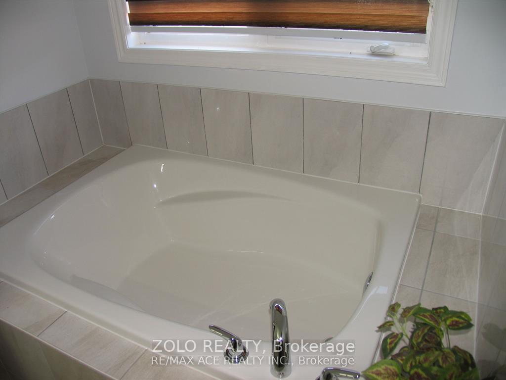 Photo 9 of 267 Lyle Drive, Clarington, Bowmanville — HOMEH