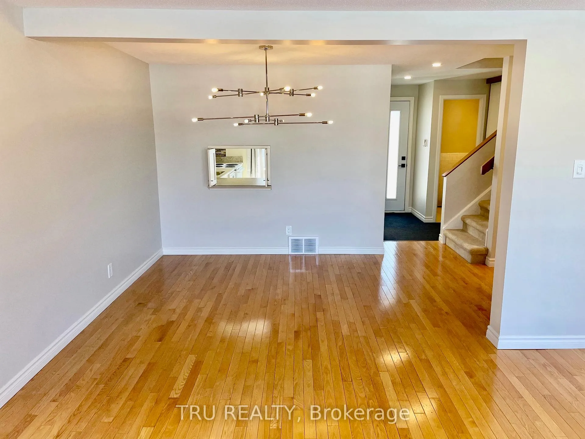 Photo 6 of 2285 Stonehenge Crescent, Ottawa, Pineview — HOMEH