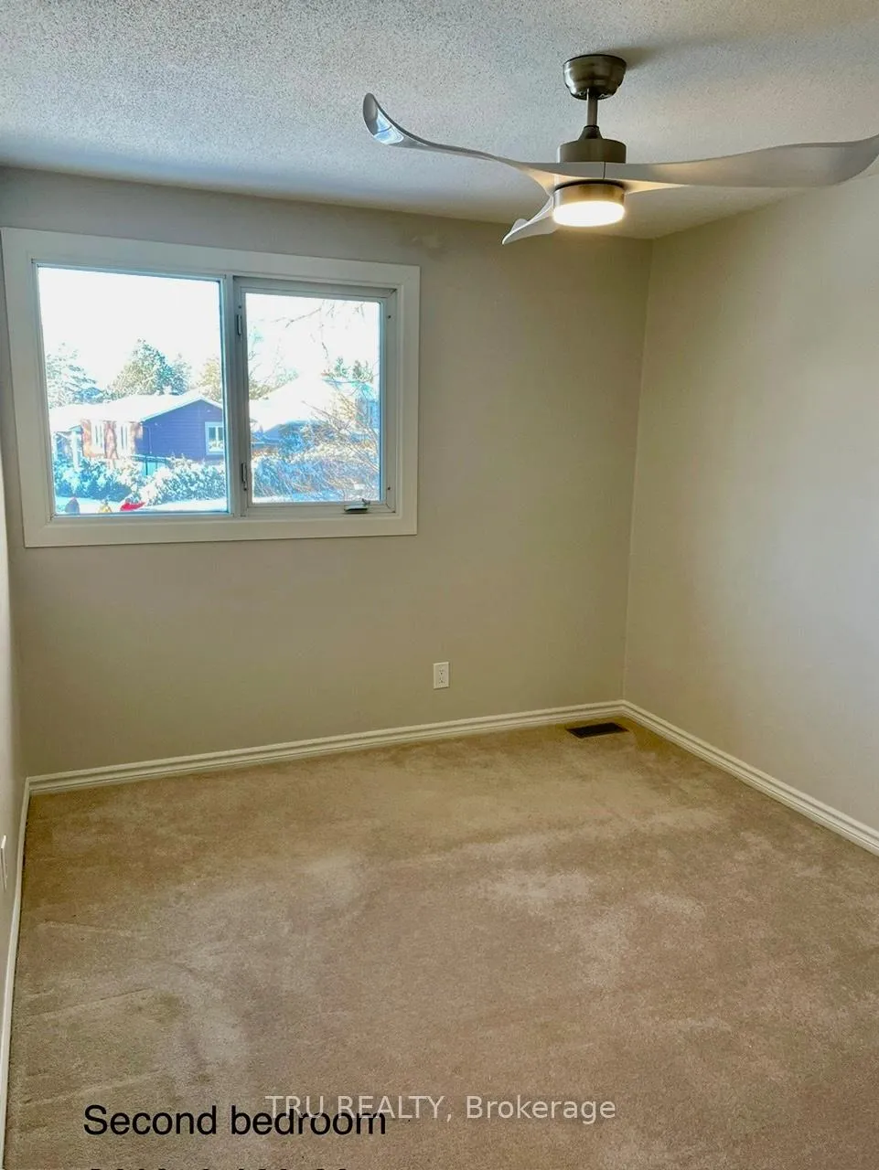 Photo 10 of 2285 Stonehenge Crescent, Ottawa, Pineview — HOMEH