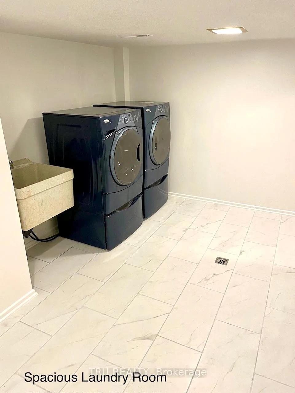Photo 12 of 2285 Stonehenge Crescent, Ottawa, Pineview — HOMEH