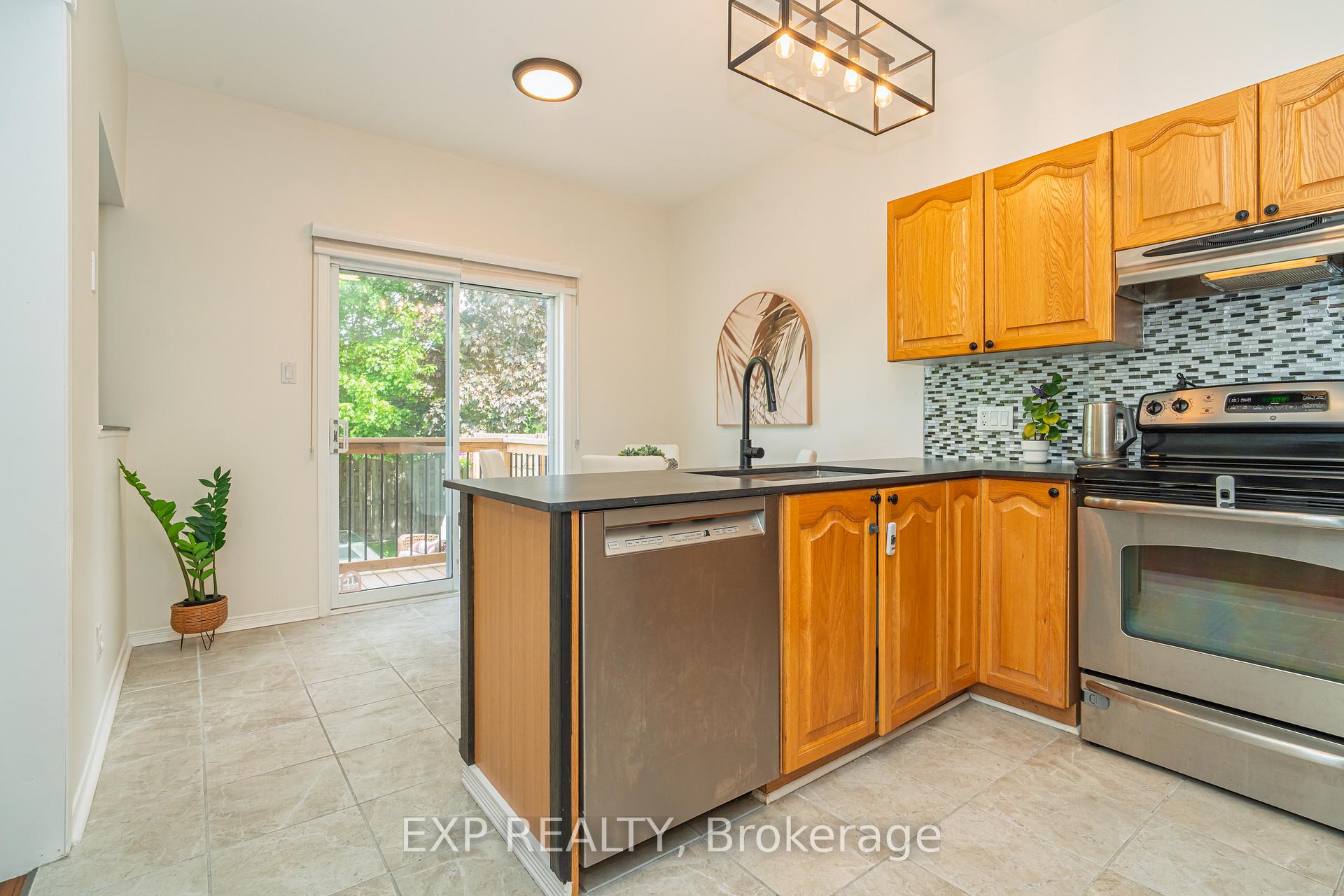 Photo 11 of 1091 Rocky Harbour Crescent, Ottawa, Riverside South/Gloucester Glen — HOMEH