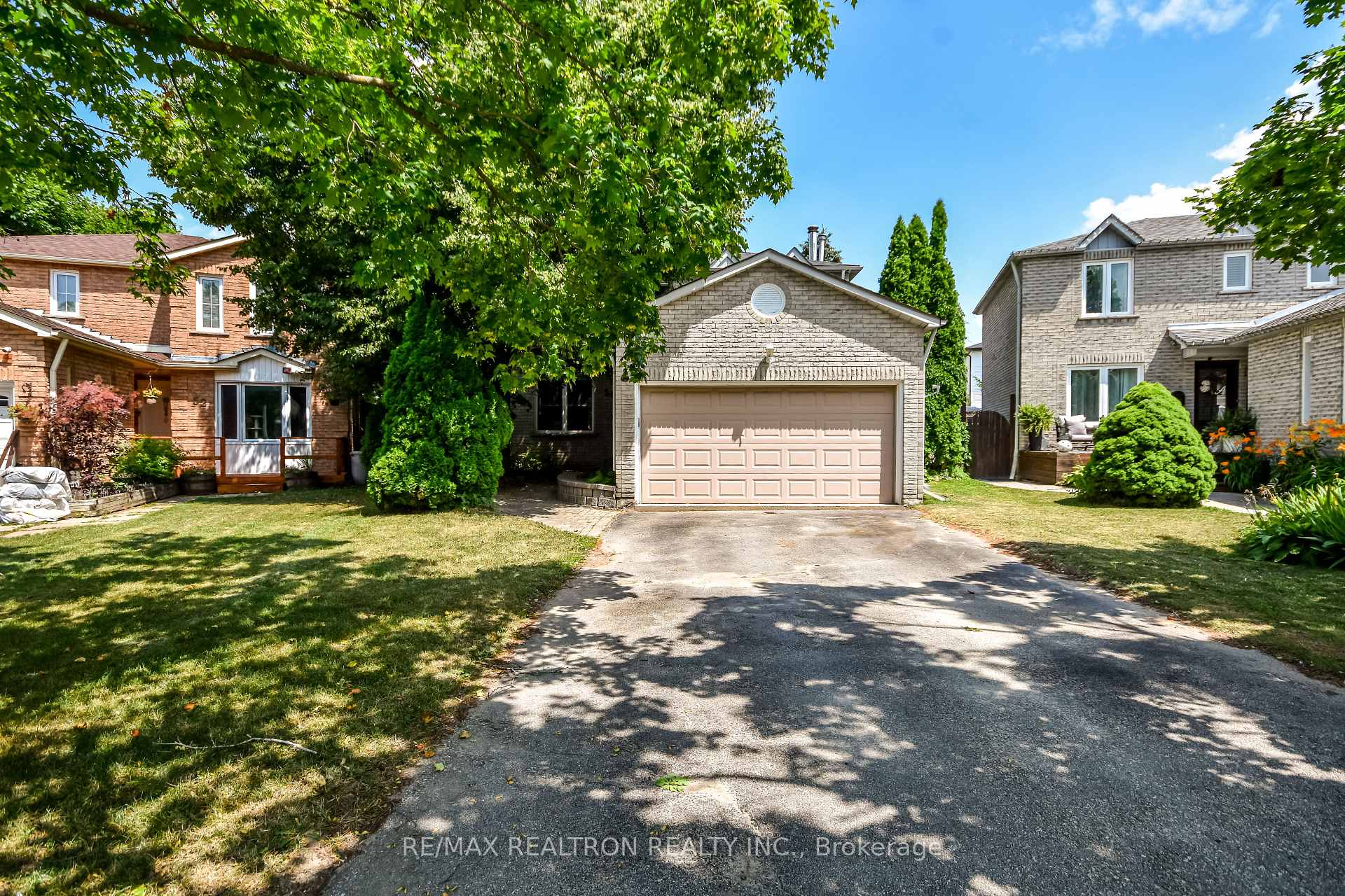 Photo 1 of 54 Carruthers Crescent, Barrie, Grove East — HOMEH