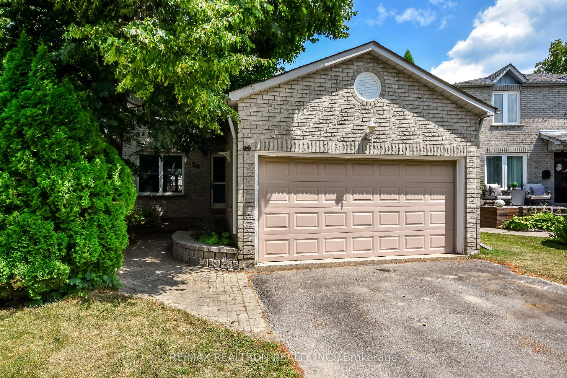Photo 2 of 54 Carruthers Crescent, Barrie, Grove East — HOMEH