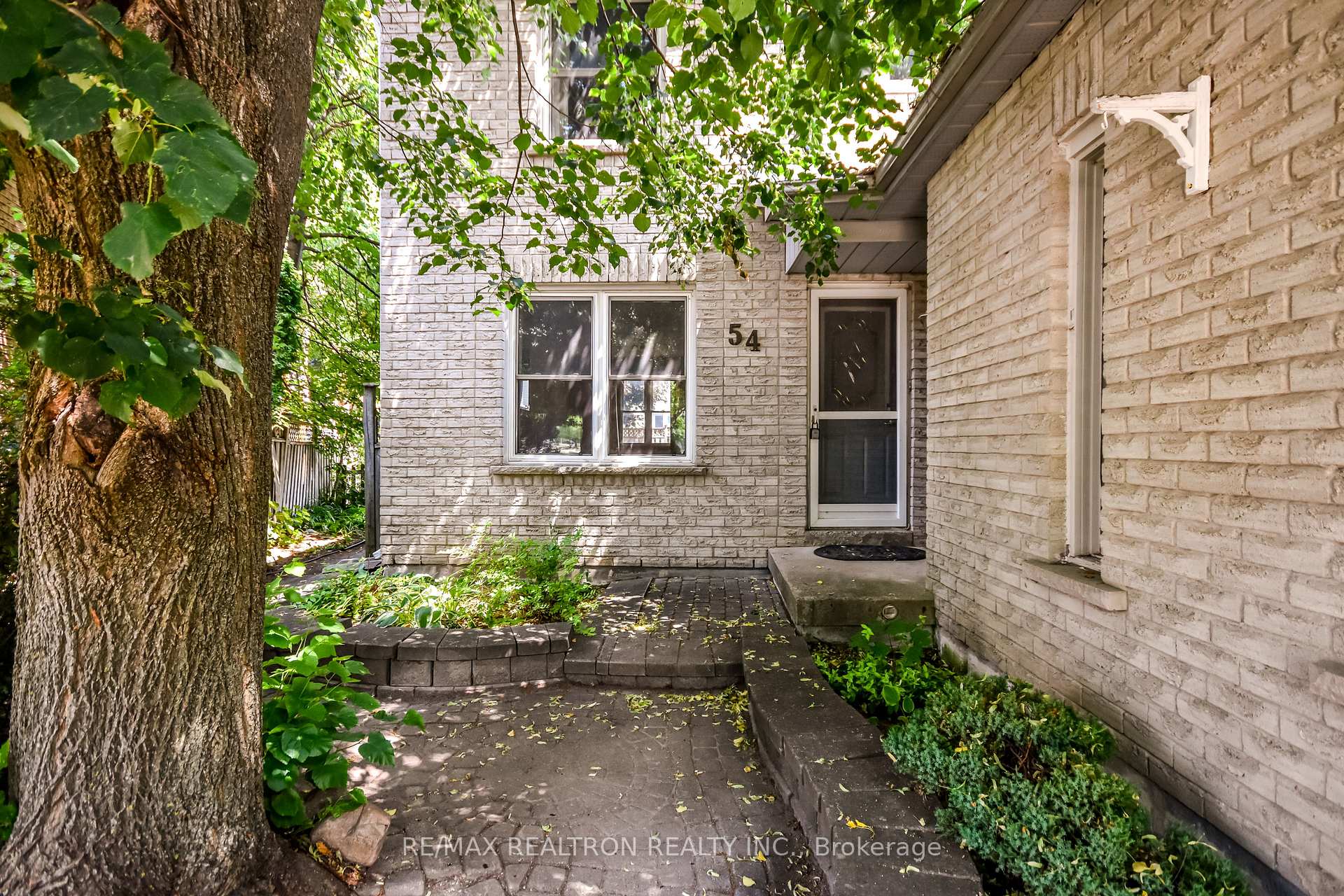 Photo 3 of 54 Carruthers Crescent, Barrie, Grove East — HOMEH