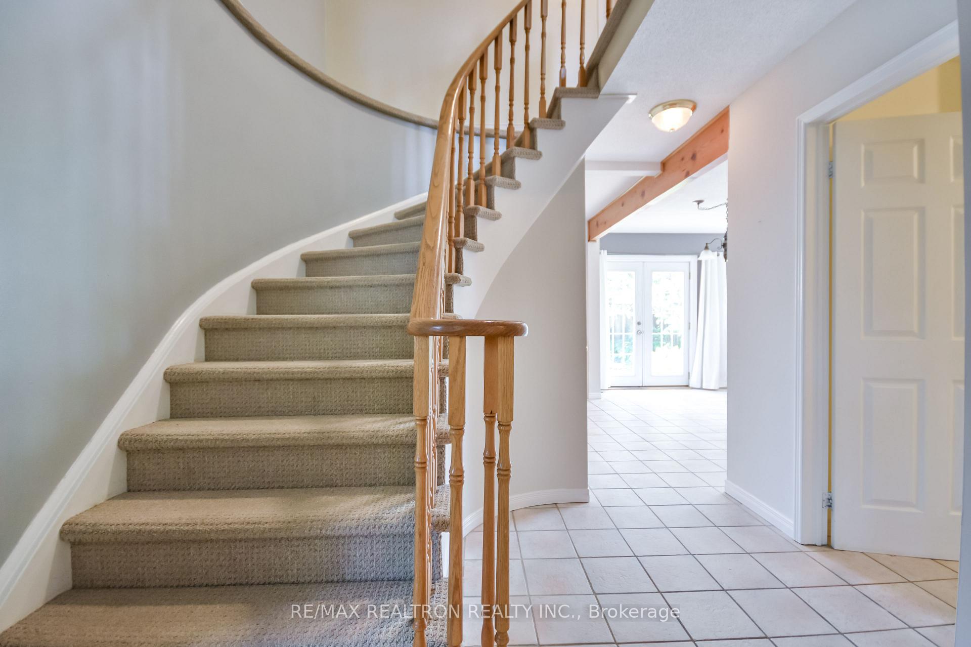 Photo 4 of 54 Carruthers Crescent, Barrie, Grove East — HOMEH