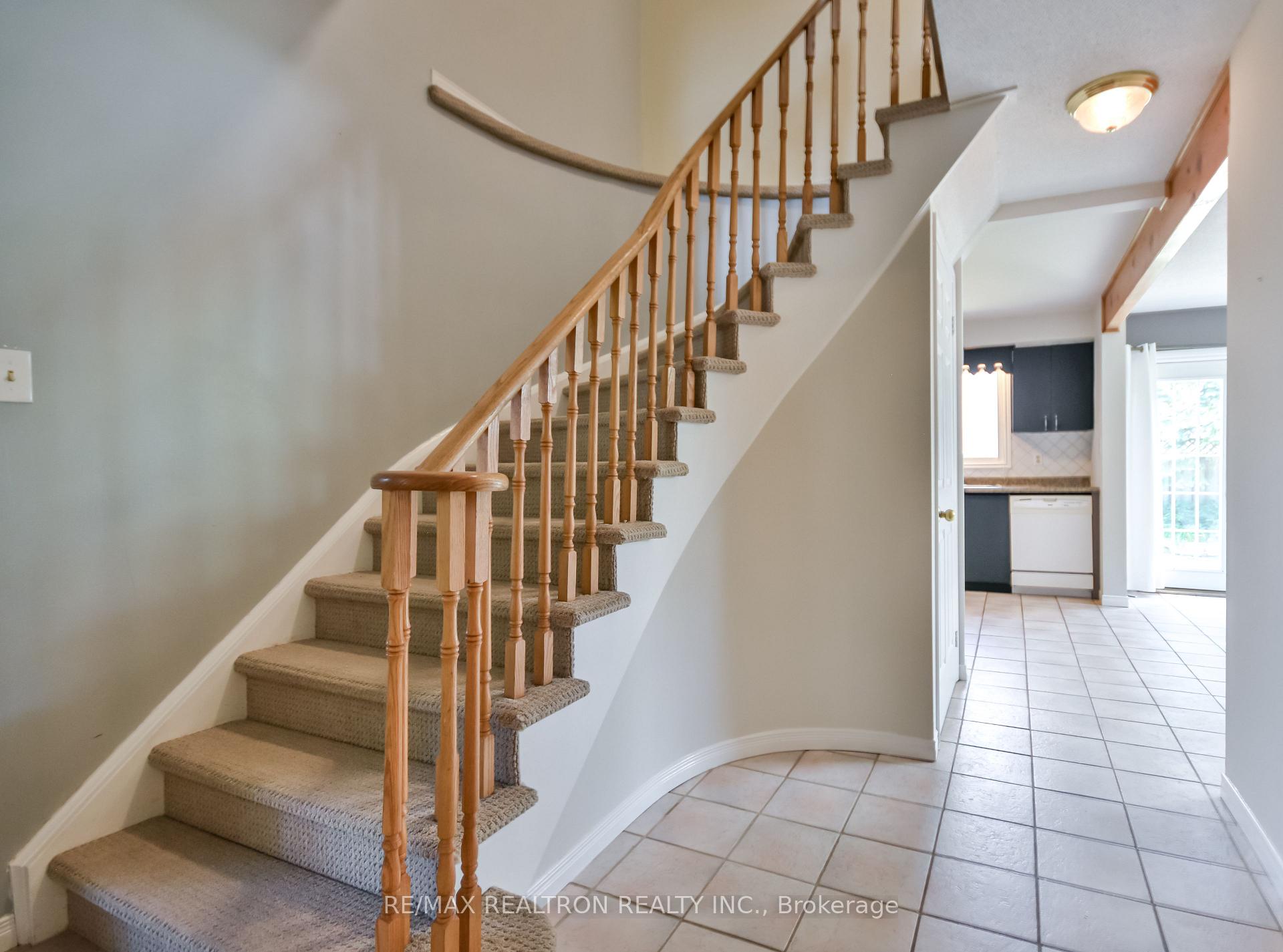 Photo 5 of 54 Carruthers Crescent, Barrie, Grove East — HOMEH