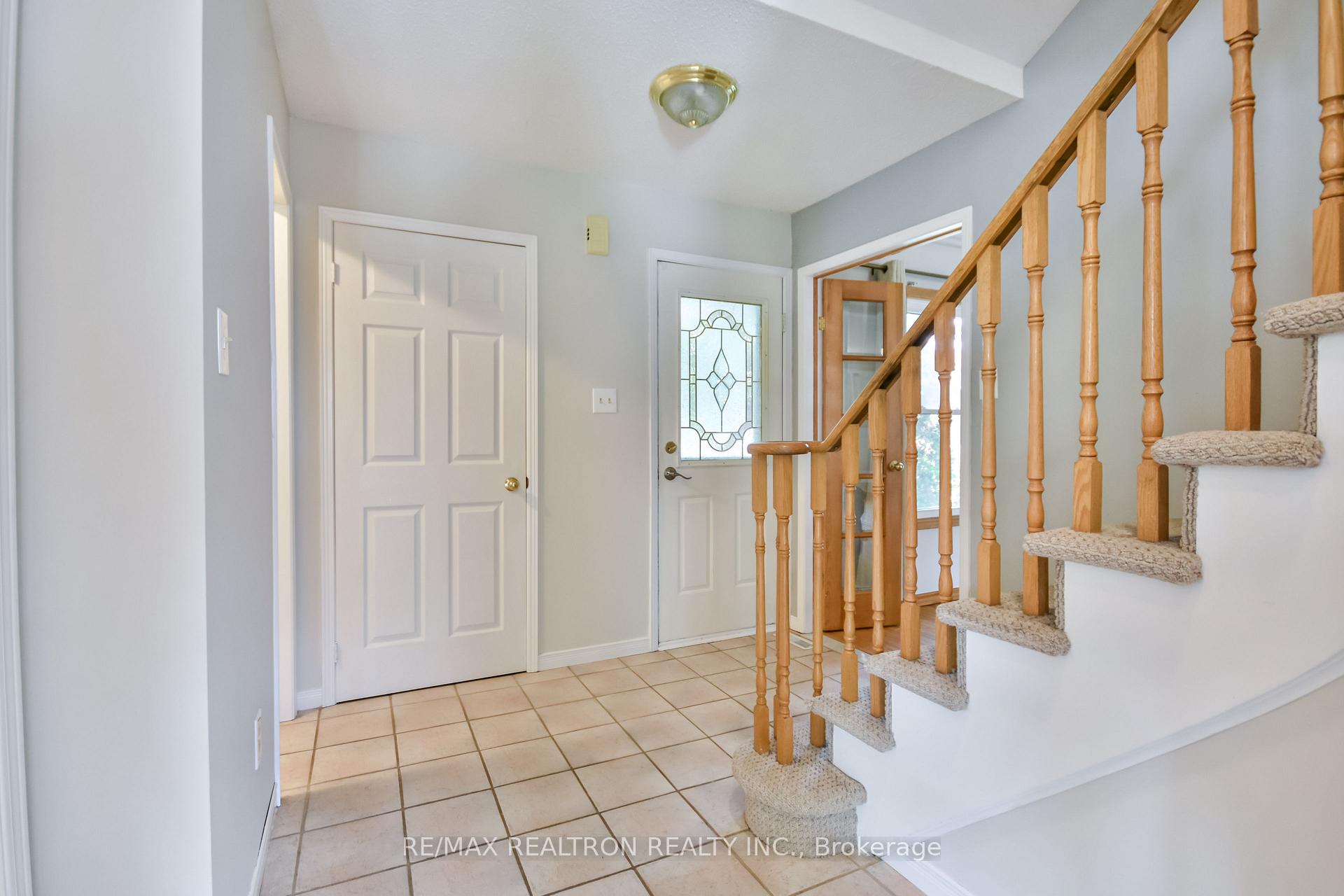 Photo 6 of 54 Carruthers Crescent, Barrie, Grove East — HOMEH