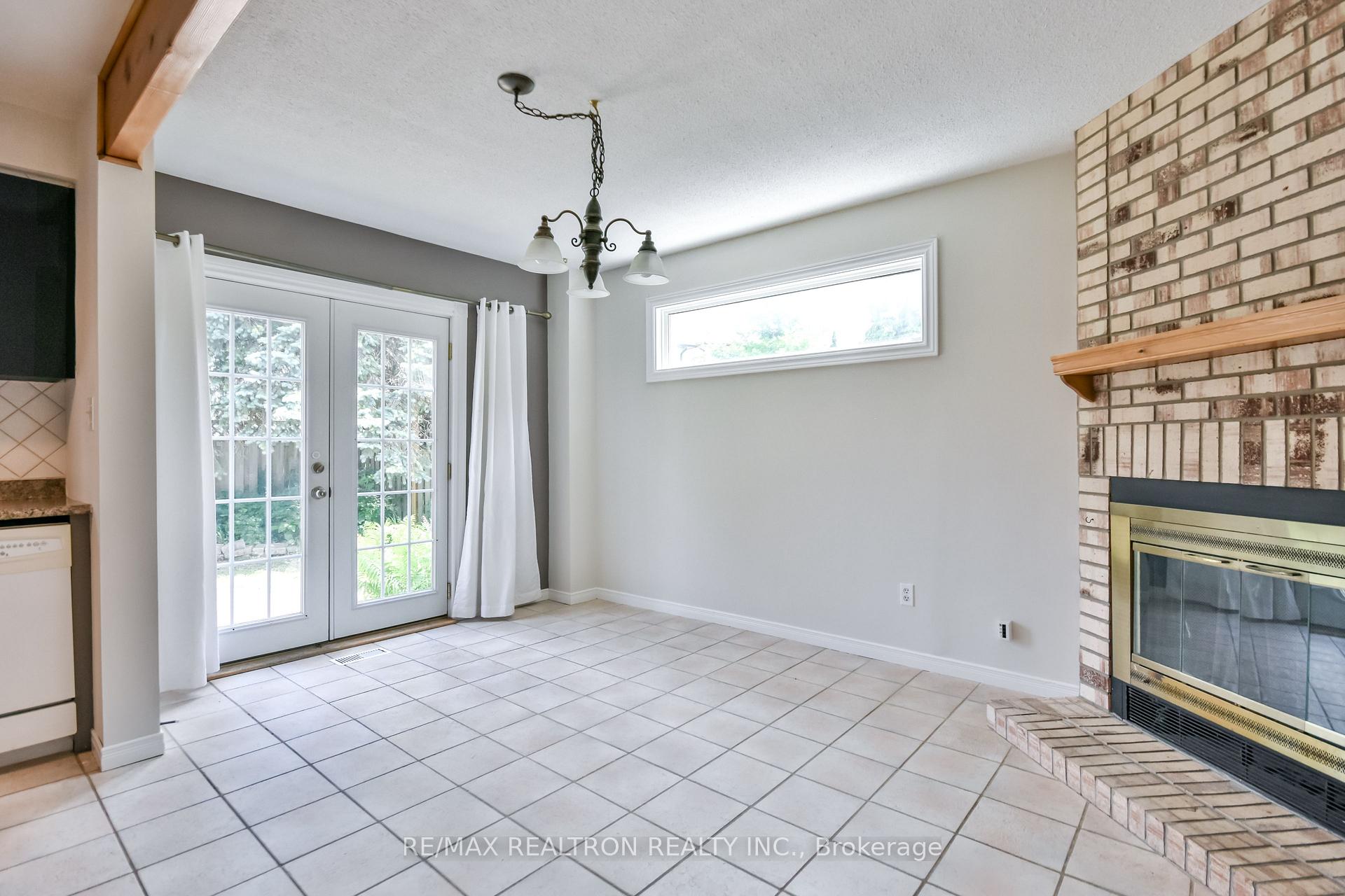 Photo 10 of 54 Carruthers Crescent, Barrie, Grove East — HOMEH