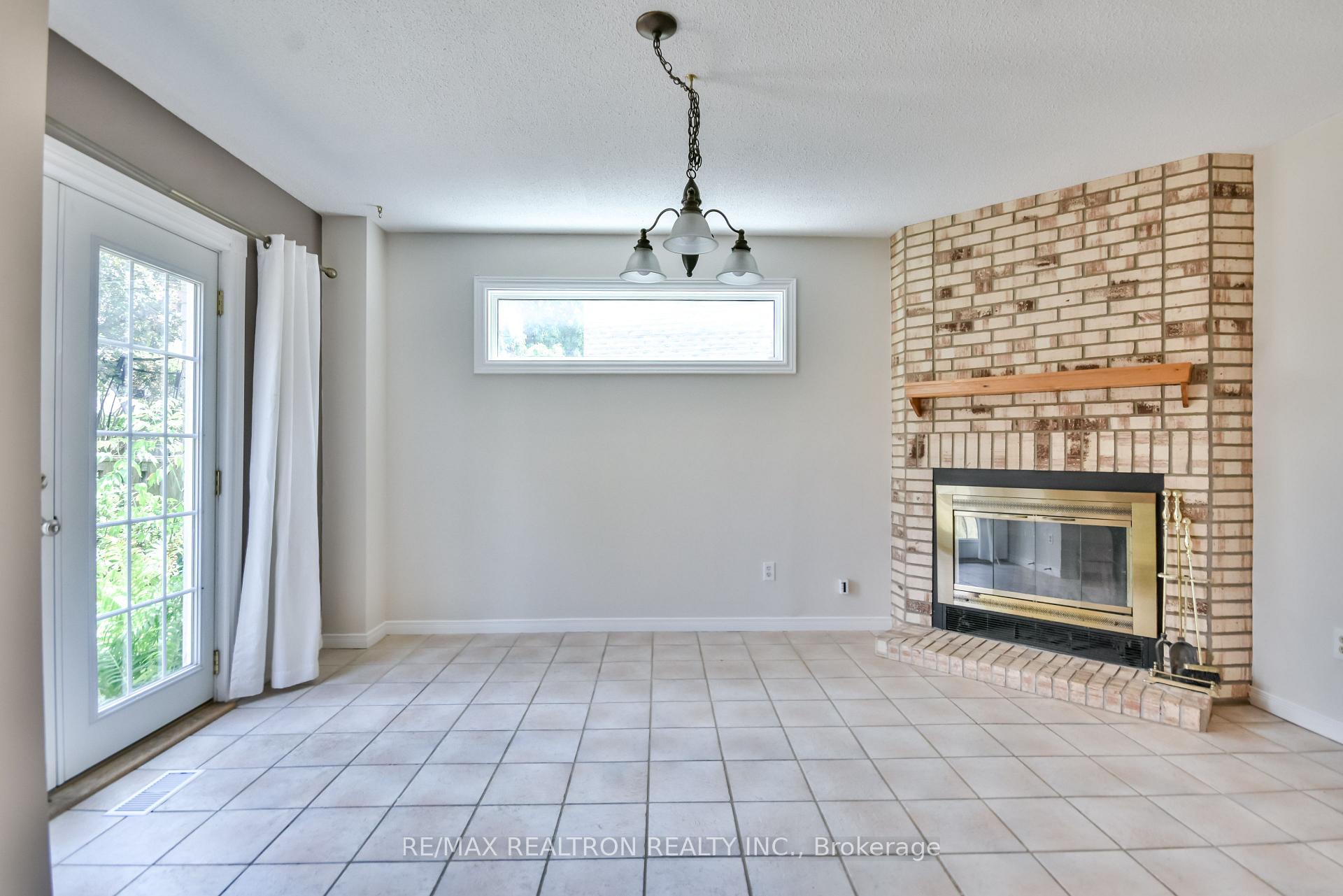 Photo 12 of 54 Carruthers Crescent, Barrie, Grove East — HOMEH