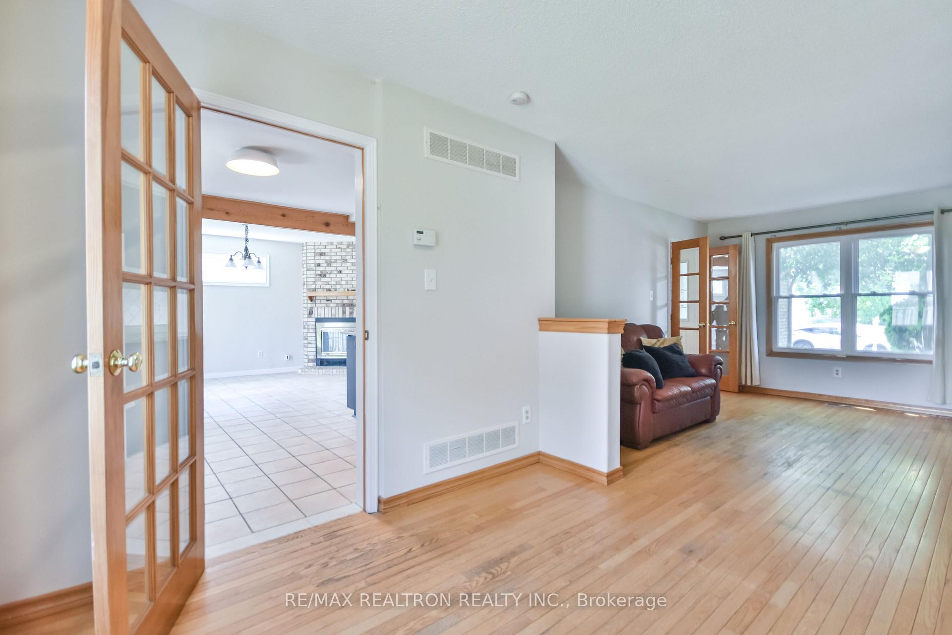 Photo 16 of 54 Carruthers Crescent, Barrie, Grove East — HOMEH