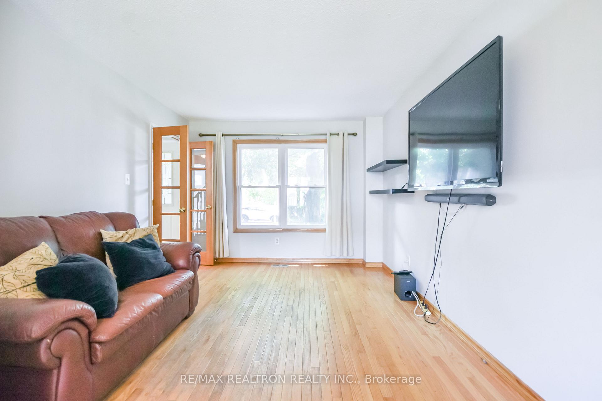 Photo 17 of 54 Carruthers Crescent, Barrie, Grove East — HOMEH