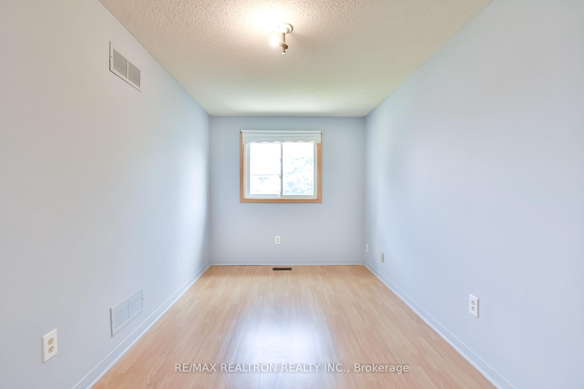 Photo 24 of 54 Carruthers Crescent, Barrie, Grove East — HOMEH